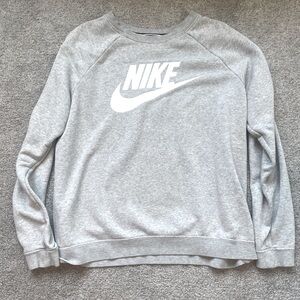Nike women’s crewneck size L